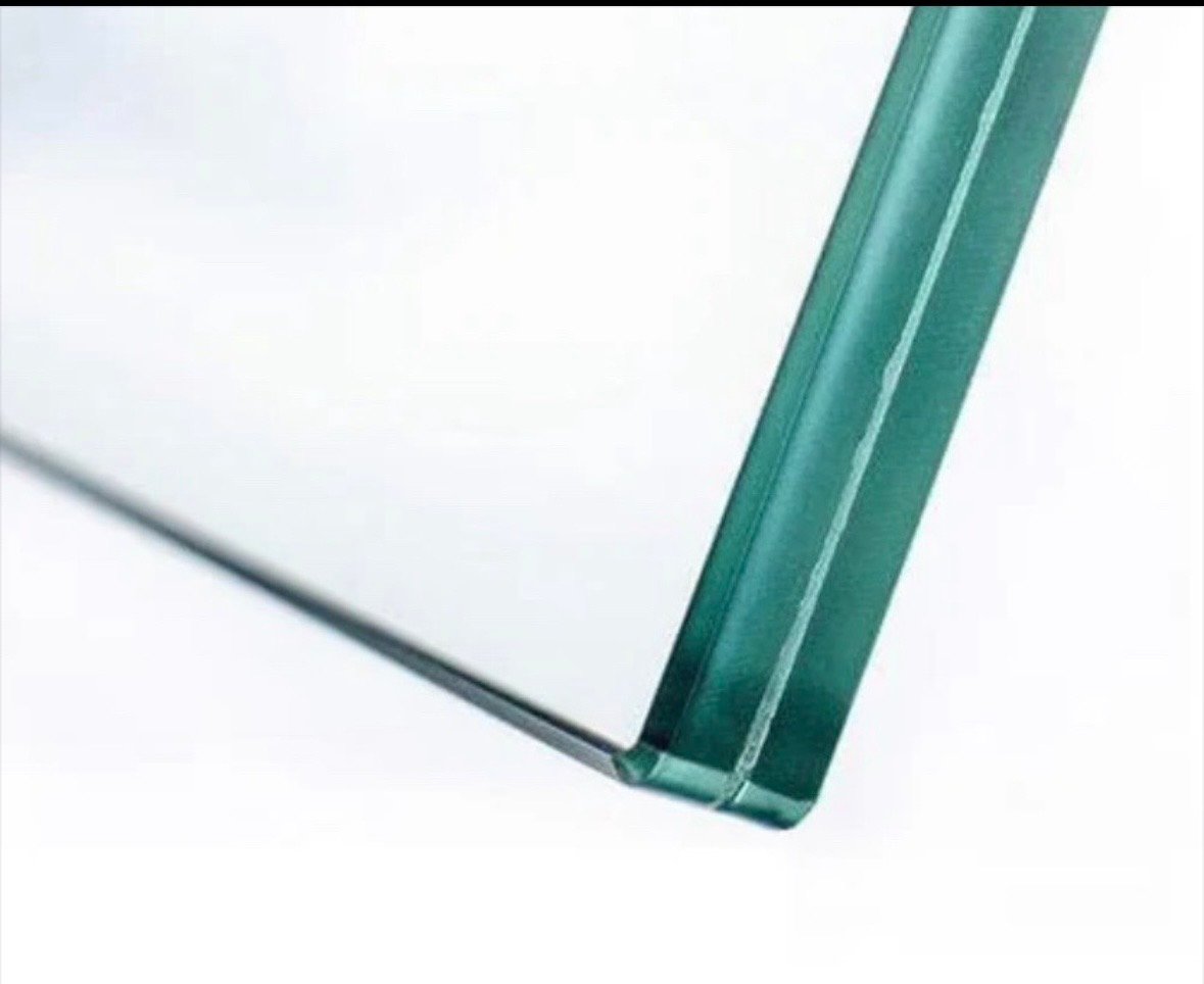 Laminated glass edge detail for balustrade panel
