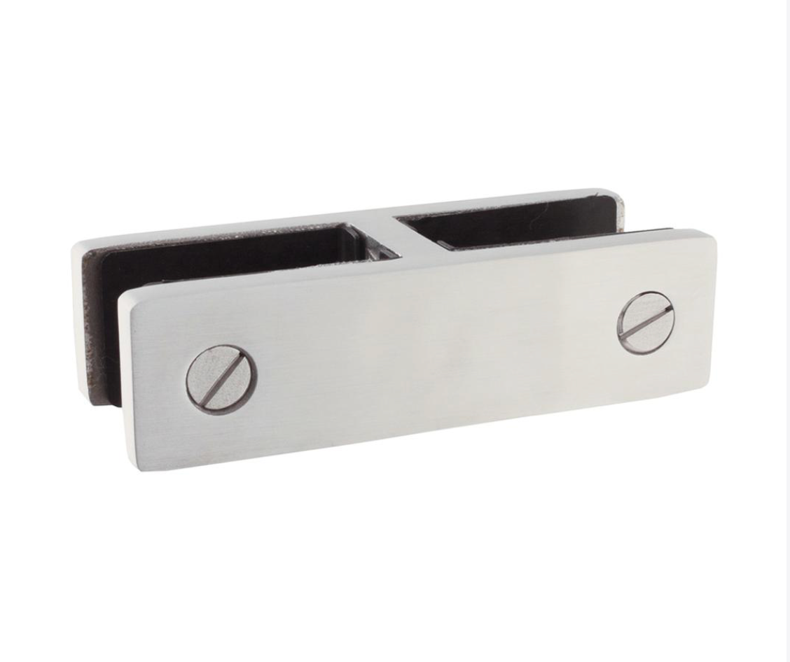 Middle glass stiffener bracket for balustrade systems